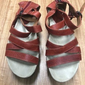 Born Leather Wedge Size 8.5